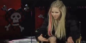アヴリル・ラヴィーン-「ガールフレンド」のメイキング（セクシー） (Avril Lavigne)