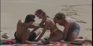 ชายหาด blowjob เปลี่ยนเซสชั่นเพศสัมพันธ์ไม่ยอมใครง่ายๆ