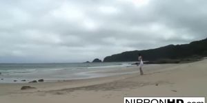 Asian hottie blows her man at the beach