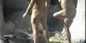 Lo que hacen las parejas nudistas en la playa de snahbrandy
