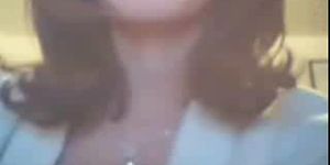Amateur girl fingering her pussy on webcam