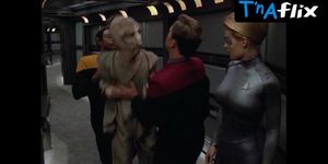 Jeri Ryan Sexy Scene in Star Trek: Voyager - Tnaflix.com
