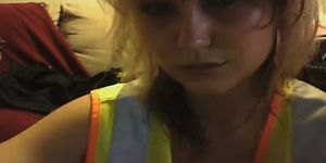 2 blonde Babes blinken Brüste vor der Webcam
