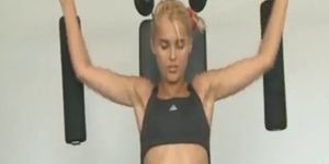 Insane blonde girl in the gym