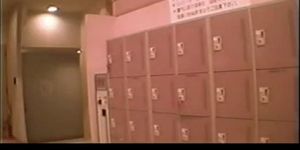 Voyeur Japanese teens in the locker room part4 - video 1