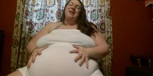 Masssive Pregnant BBW