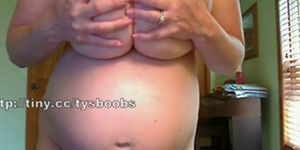 Pregnant women with big tits fucks herself standing