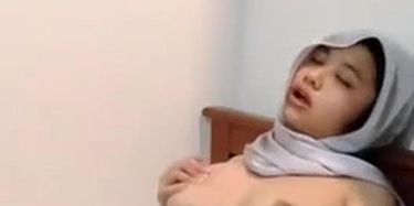 JILBAB ROK KETAT JILBAB SATIN GOYANG HOT TNAFlix Porn Videos