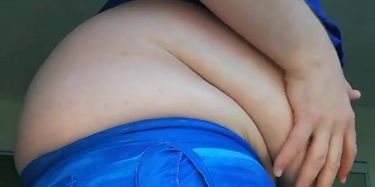 Fucking my Creamy pussy with a brush Add me on Snapchat ...