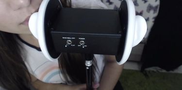 ASMR Ear Licking, Tongue Fluttering (No Hands) ASMR HoneyGirl ...