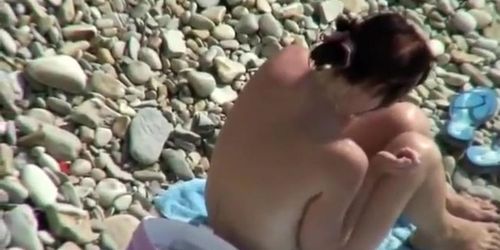 Delicious young pussy in beach cabin