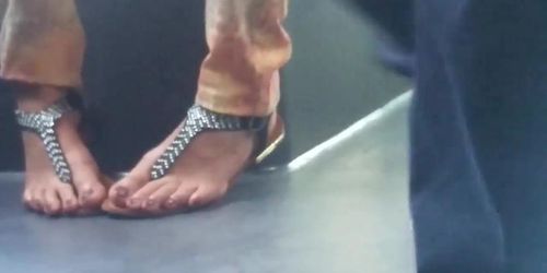 sexy Indian or Pakistani MILF Feet Candid & face beauty