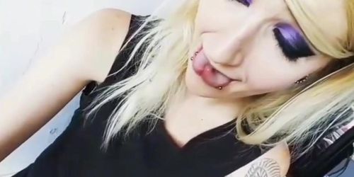 Tonguesplit porn video – Emo teen girl tongue play(tonguesplit)
