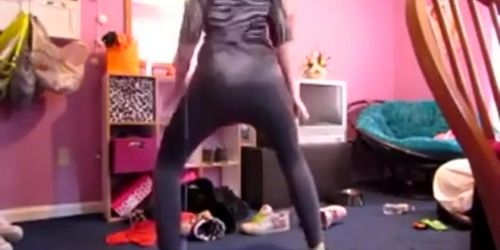 Alexis Francis Twerk 3