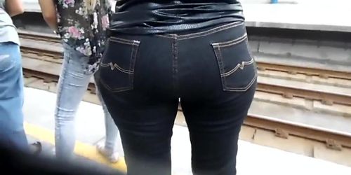 Candid booty MILF (jeans) - Culote de la Dama de Negro