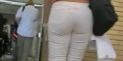 Candid voyeur videos of tight yummy butts.