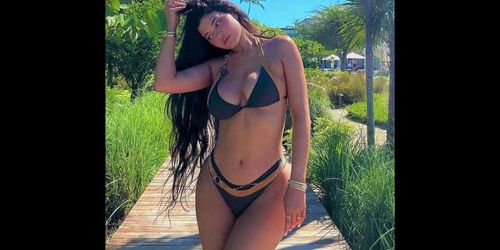 ky slide show (Kim Kardashian, Kylie Jenner)