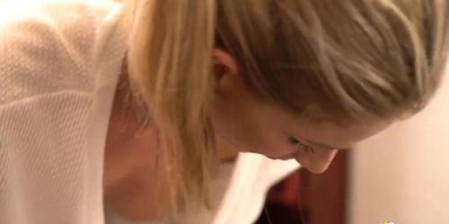 Leah Downblouse - Tnaflix.com