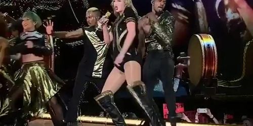 Taylor Swift Thicc