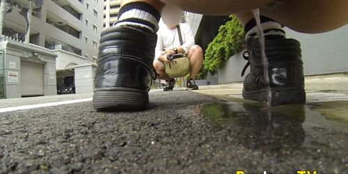 PISS JAPAN TV - Kinky asian squatting to pee