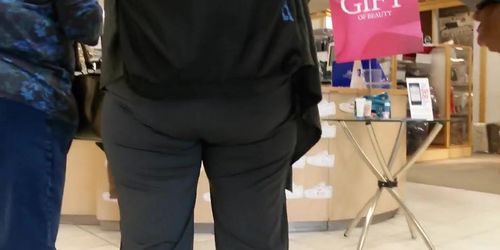 Pawg with DEEP WEDGIE VPL crushes panties