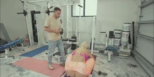 HUGE BOOTY WORKOUT: ALEXIS ANDREWS