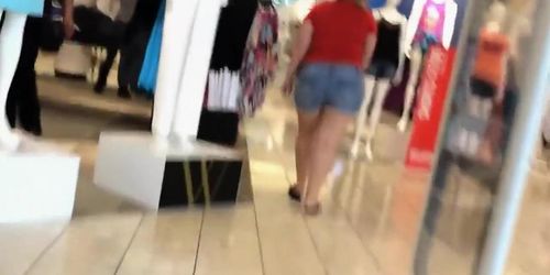 PAWG in shorts asscalator