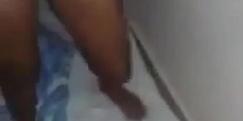 Viral en las redes, una mujer con sus dos amantea
