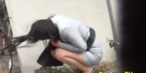 PISS JAPAN TV - Japanese hos peeing in public alley