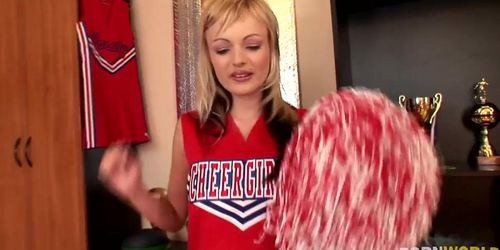 Sugar Baby Szofya Cox Cheerleaders Celebrate The Coach"S Dick Gp1694 (Sophie Cox)