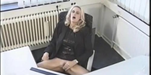 Retro milf pissing in the office