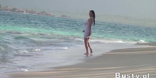 Ewa turns up on the beach and pulls out a single breast