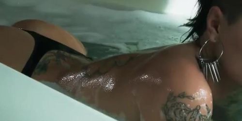 Bathing big-booty brunette Christy Mack loves hard anal