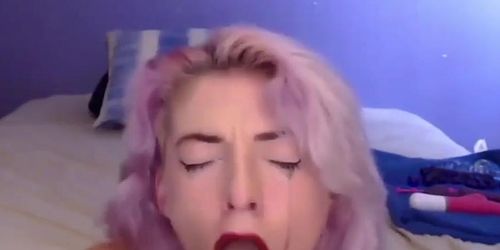 Webcam Girl PettiteJ Makes a Sloppy Mess on her face