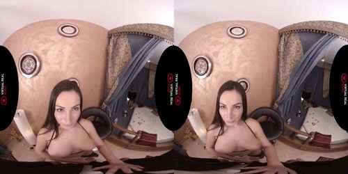Alyssia Kent in black