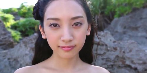 An Tsujimoto gravure model is Island Girl