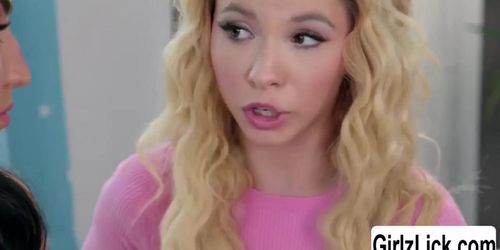 Lovely Jade Baker loves to eat Kenzies wet pussy in the couch (Kenzie Reeves)