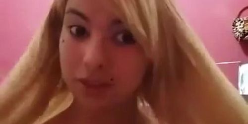CHICA DESNUDA FRENTE A LA WEBCAM
