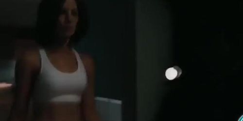 Kate Beckinsale Whiteout undressing & shower scene