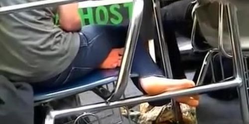 Bare feet on a girl in class are sexy