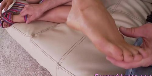 Rimmed ho gives footjob