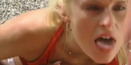 Sandra Russo fucks outdoors