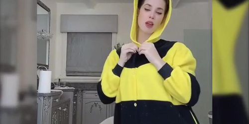 Amanda nip slip