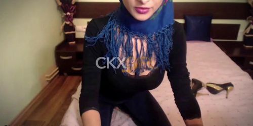 Muslim Hijabi Showing Big Boobs Webcam @ Ckxgirl