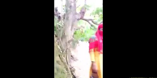 Desi uncle fucking her girlfriend in jungle