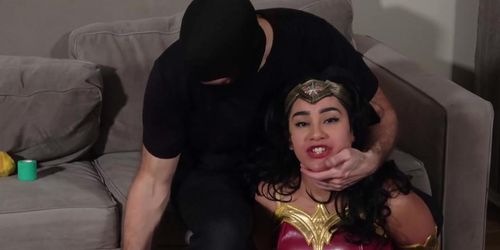 Sahrye  Wonder woman  Bound by her fan (Enchantress Sahrye)