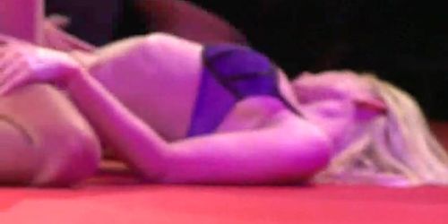 Skandal auf der Bühne mit lesbischen Stripperinnen, die Muschi lecken - ScandalOnStage