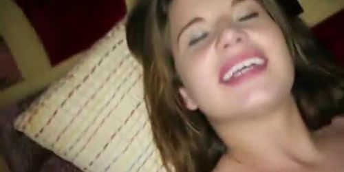 Ex-vriendin zuigt lul en gebruikt vibrator op zichzelf