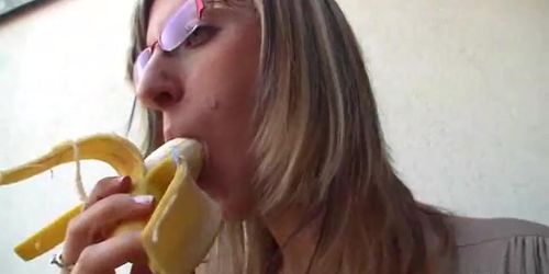 SHELBY MOON - Banana pijpbeurt