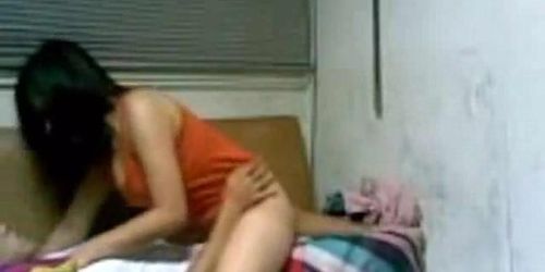 Симпатичная азиатская тинка в домашнем секс-видео